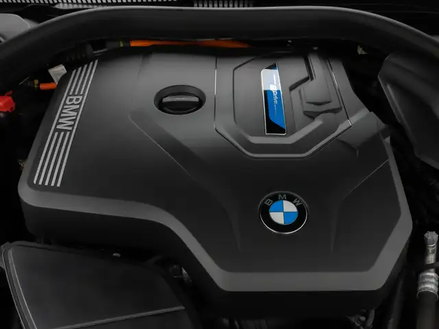 BMW 5 Series view 15