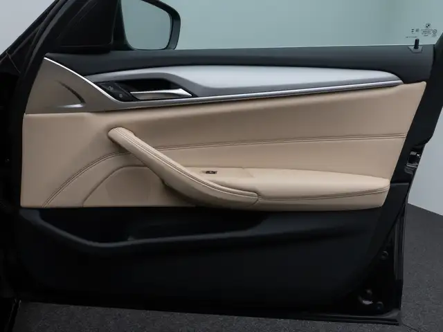 BMW 5 Series view 30