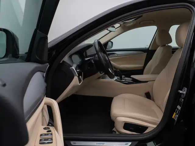 BMW 5 Series view 20