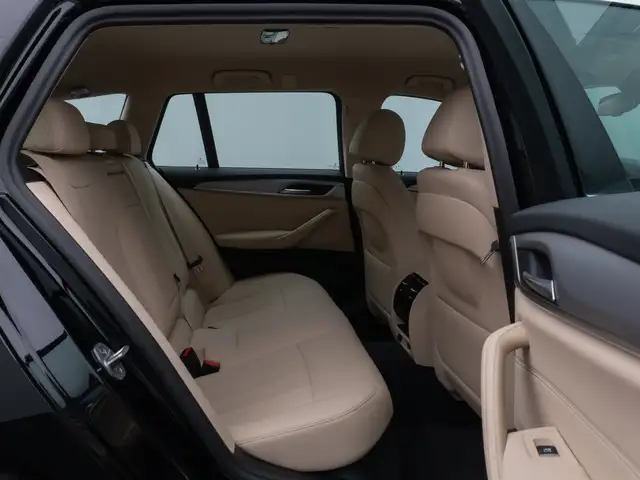 BMW 5 Series view 27