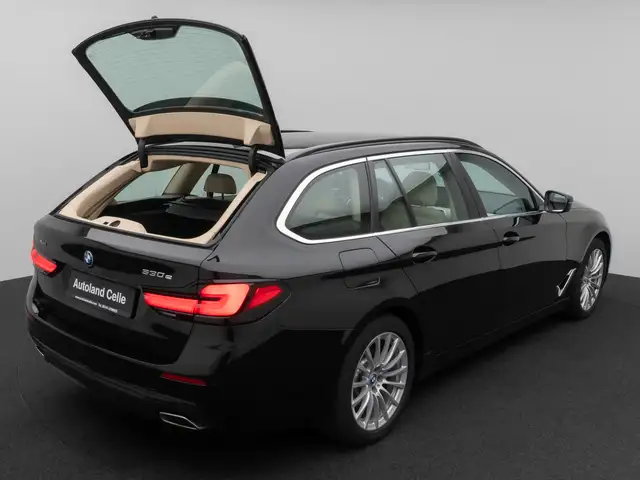 BMW 5 Series view 13