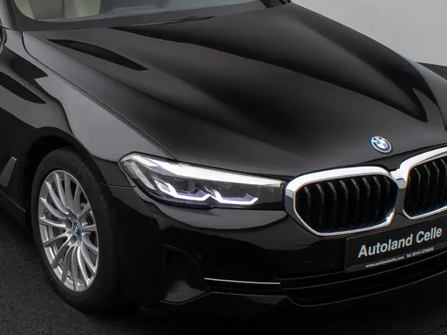 BMW 5 Series view 19