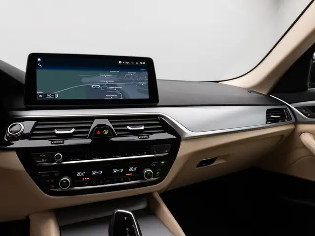 BMW 5 Series view 22