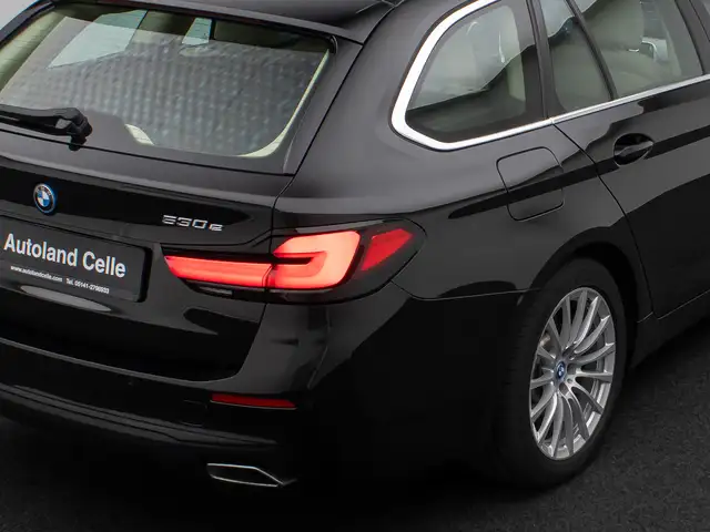 BMW 5 Series view 16