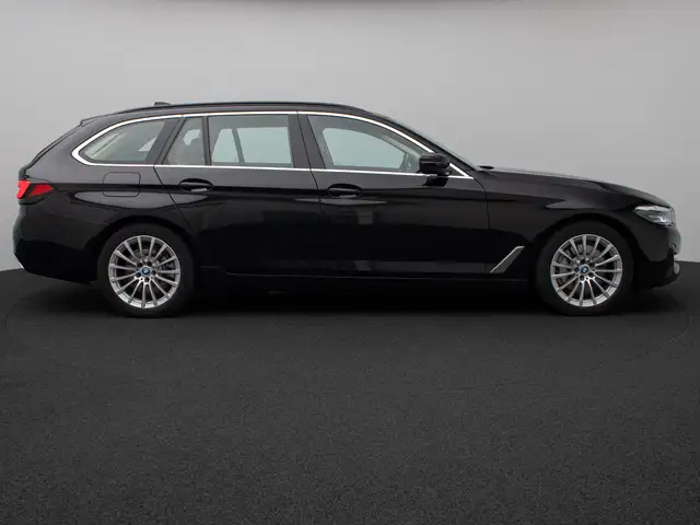 BMW 5 Series view 5
