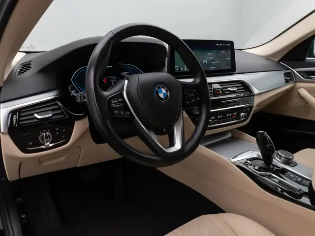 BMW 5 Series view 21