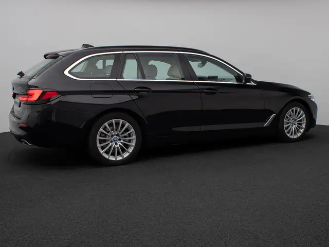 BMW 5 Series view 6