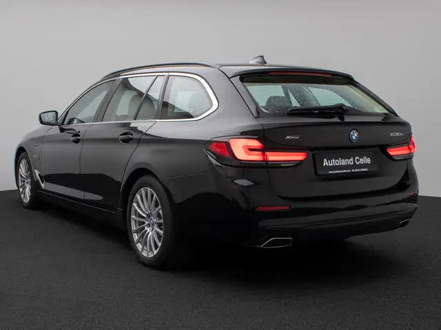 BMW 5 Series view 9