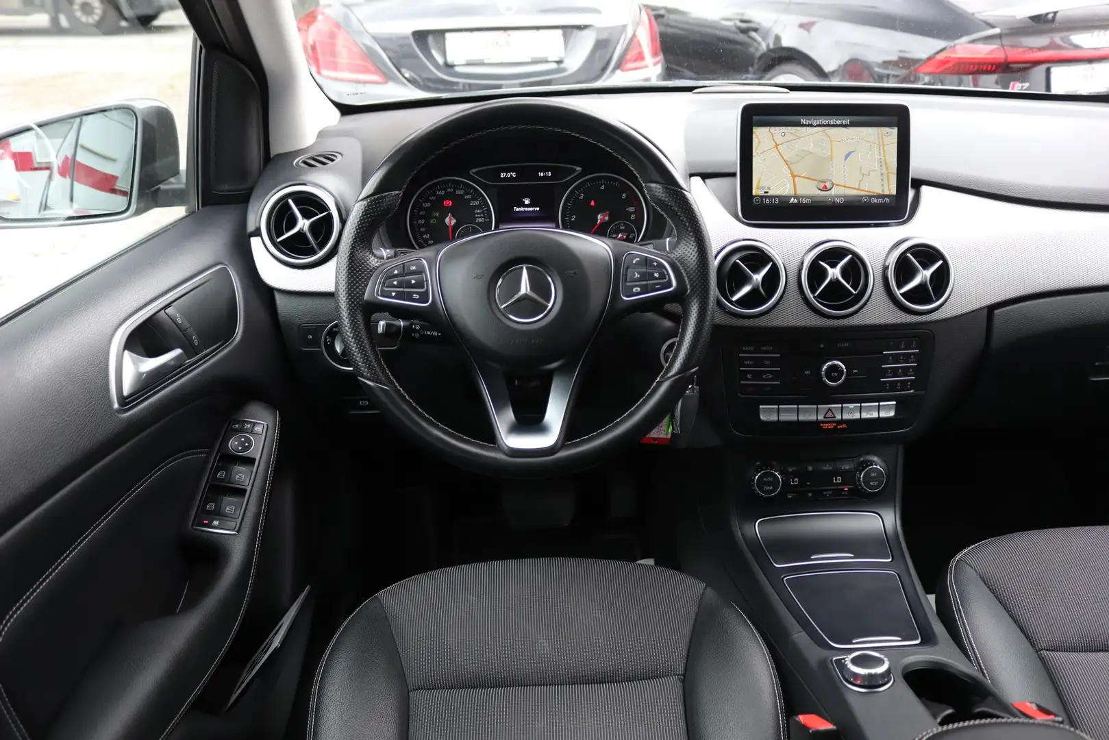 Mercedes-Benz B 180 d 2.Hd*Navi*LED*Leder*Totwinkel*2xSHZ*PDC* Grau - 2