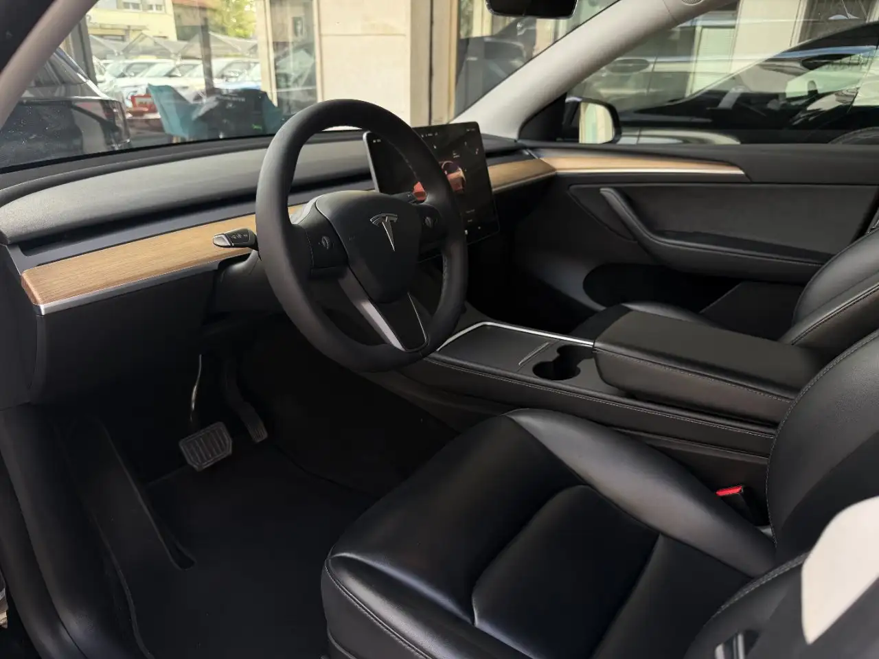 Tesla Model Y Long Range Dual Motor AWD | 208 ch | BVA | Autopilot | Toit panoramique | Jantes 20" | Sièges AV/AR chauffants | Caméra 360°