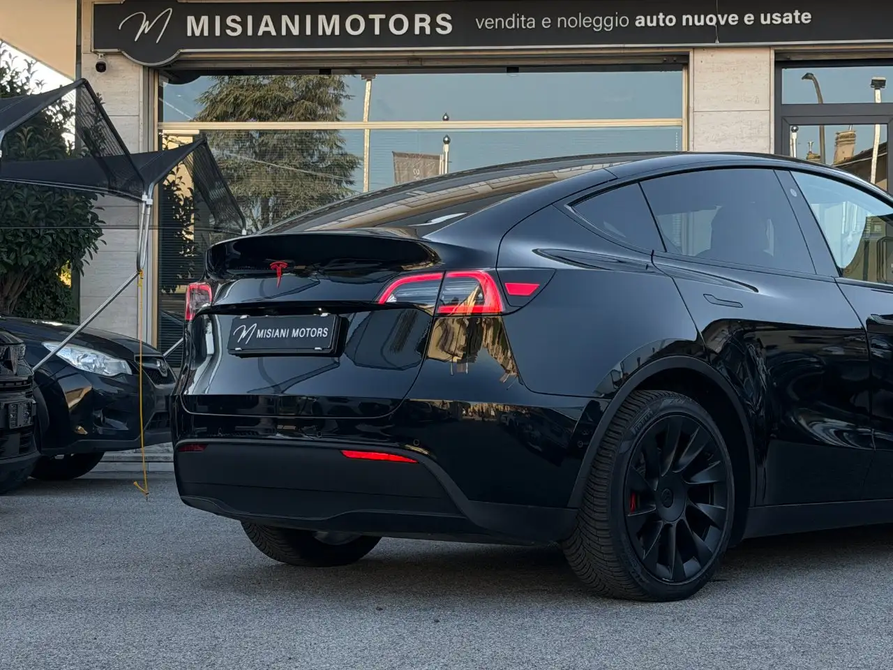 Tesla Model Y Long Range Dual Motor AWD | 208 ch | BVA | Autopilot | Toit panoramique | Jantes 20" | Sièges AV/AR chauffants | Caméra 360°