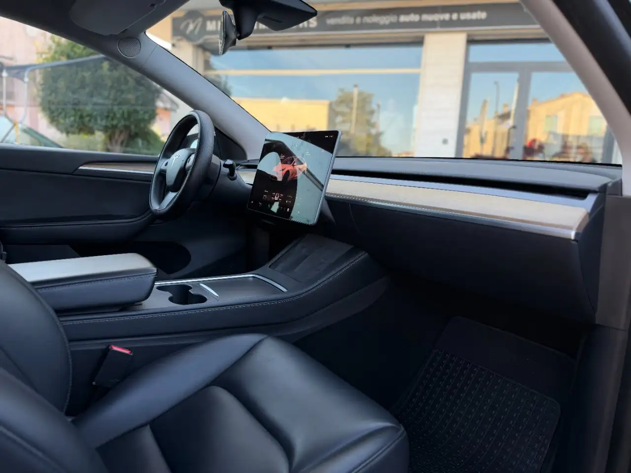 Tesla Model Y Long Range Dual Motor AWD | 208 ch | BVA | Autopilot | Toit panoramique | Jantes 20" | Sièges AV/AR chauffants | Caméra 360°