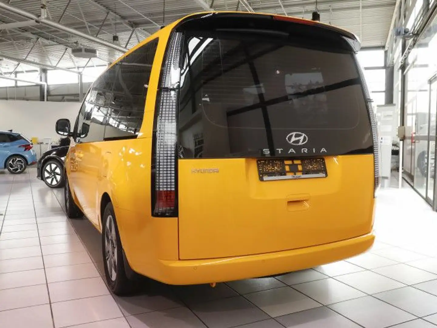 Hyundai STARIA 9-Sitzer 2.2 CRDi Prime Panodach, Parkpaket Żółty - 2