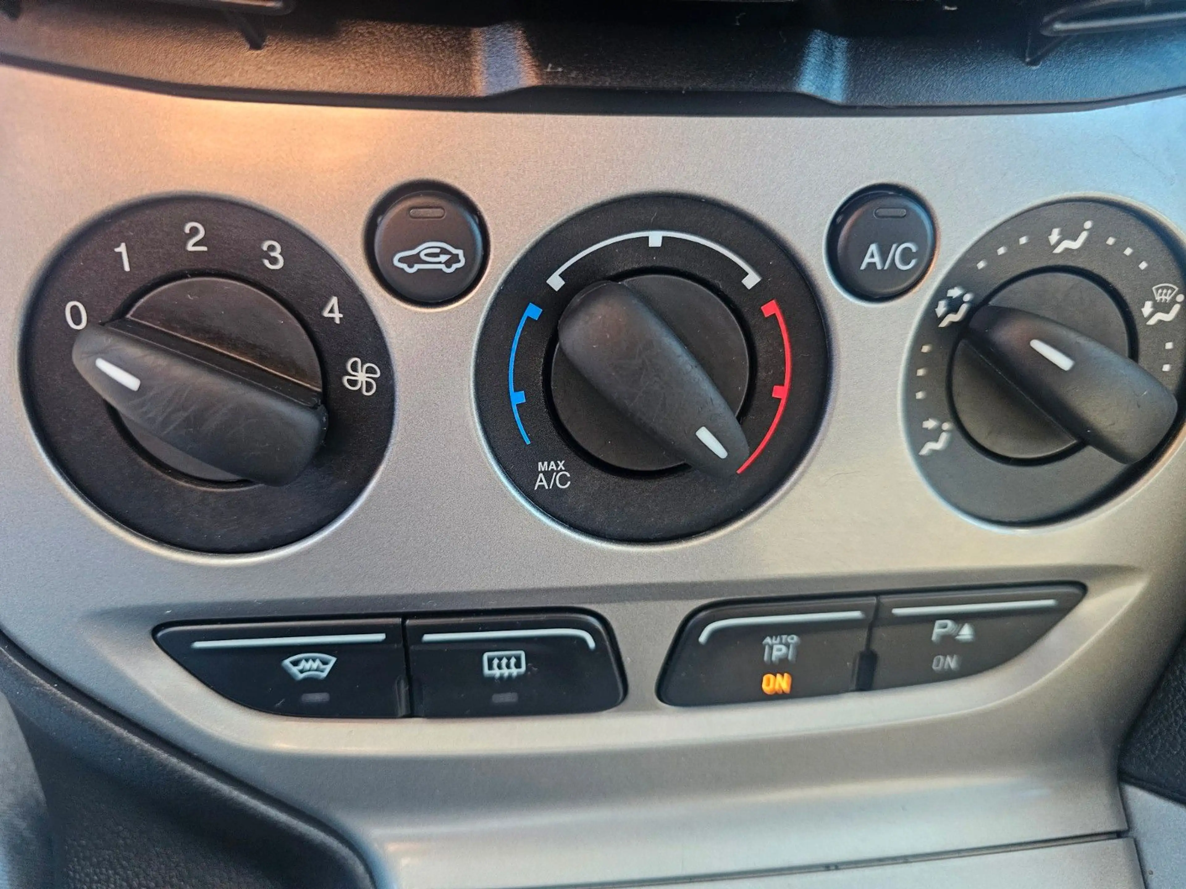 Ford Focus Turnier Champions Edition — photo 8
