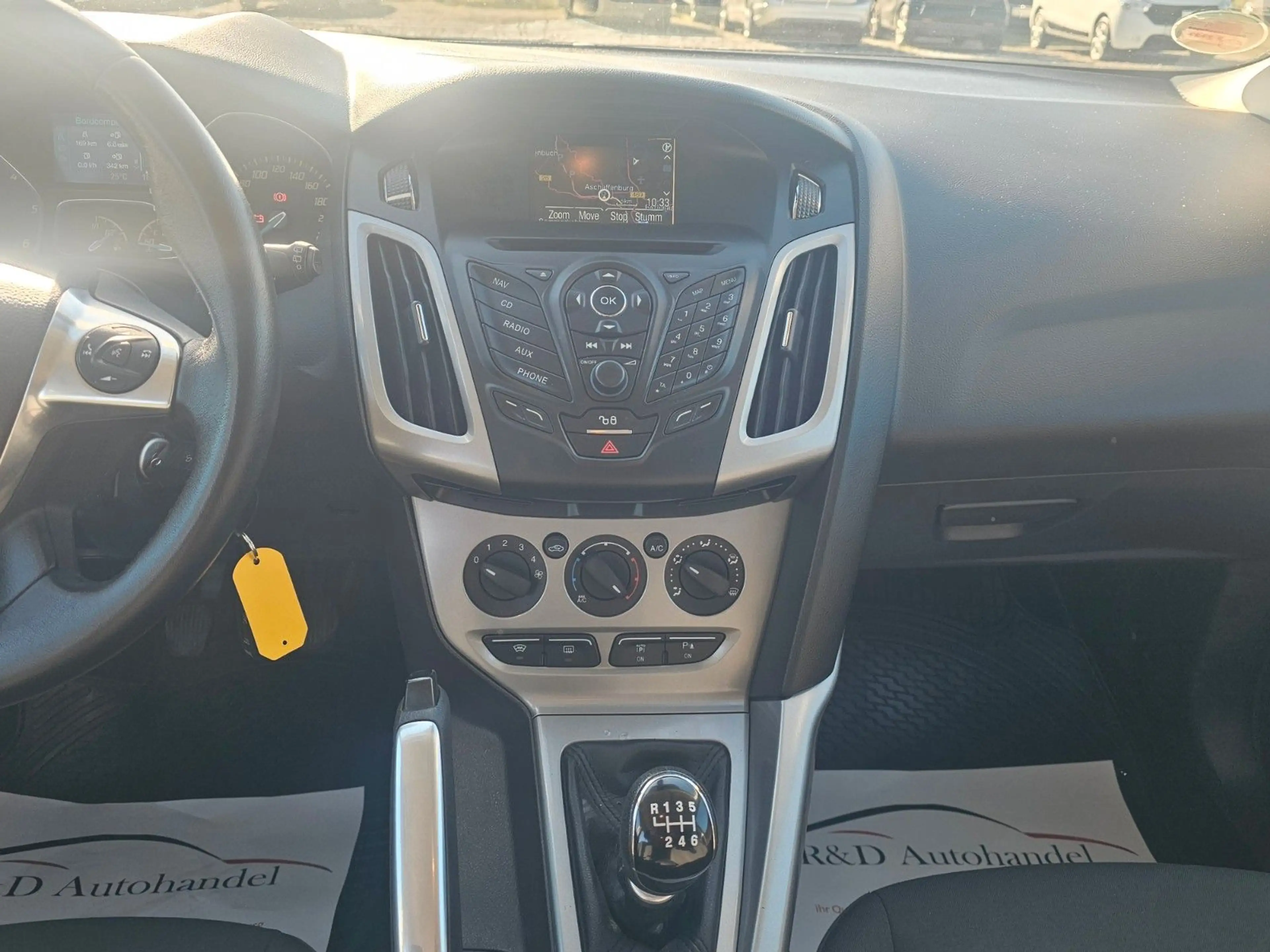 Ford Focus Turnier Champions Edition — photo 12
