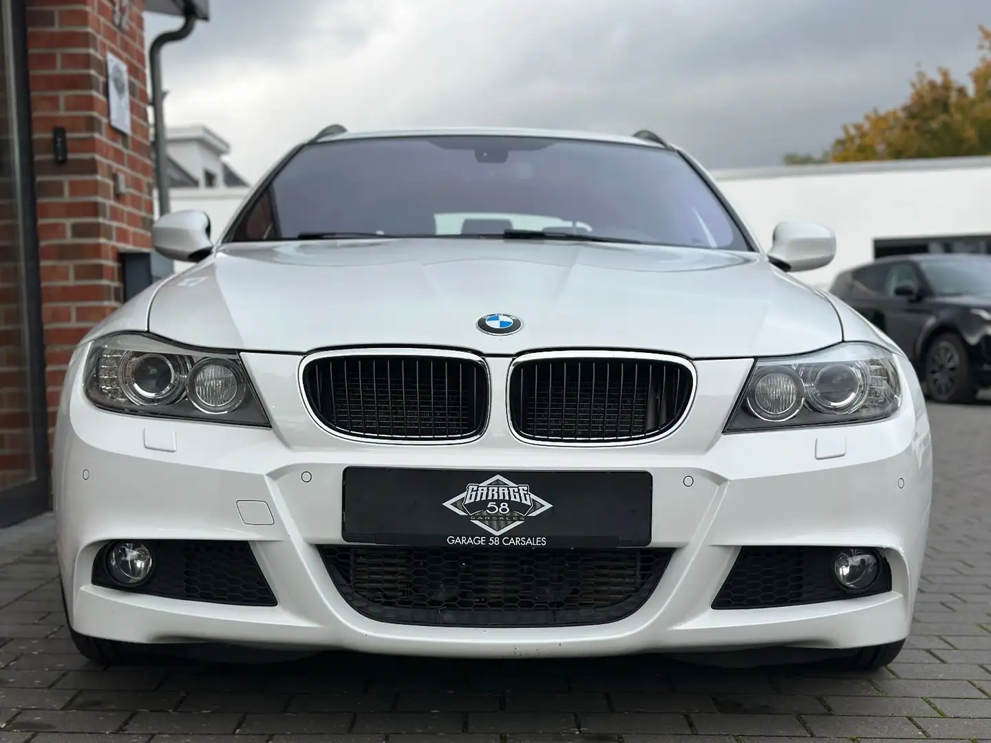 BMW 320 d Touring LCI xDrive/ M-Paket/Keyless/Ahk/CIC Blanc - 2