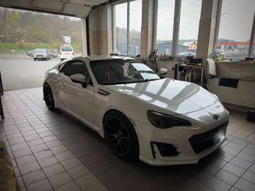 GT86 2.0 white pearl exhaust trd