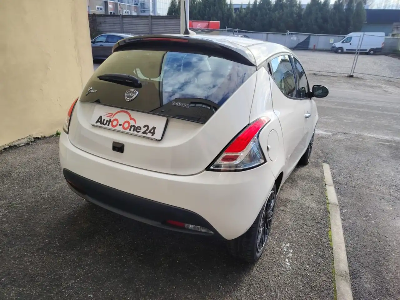 Lancia Ypsilon 2023 — фото 8
