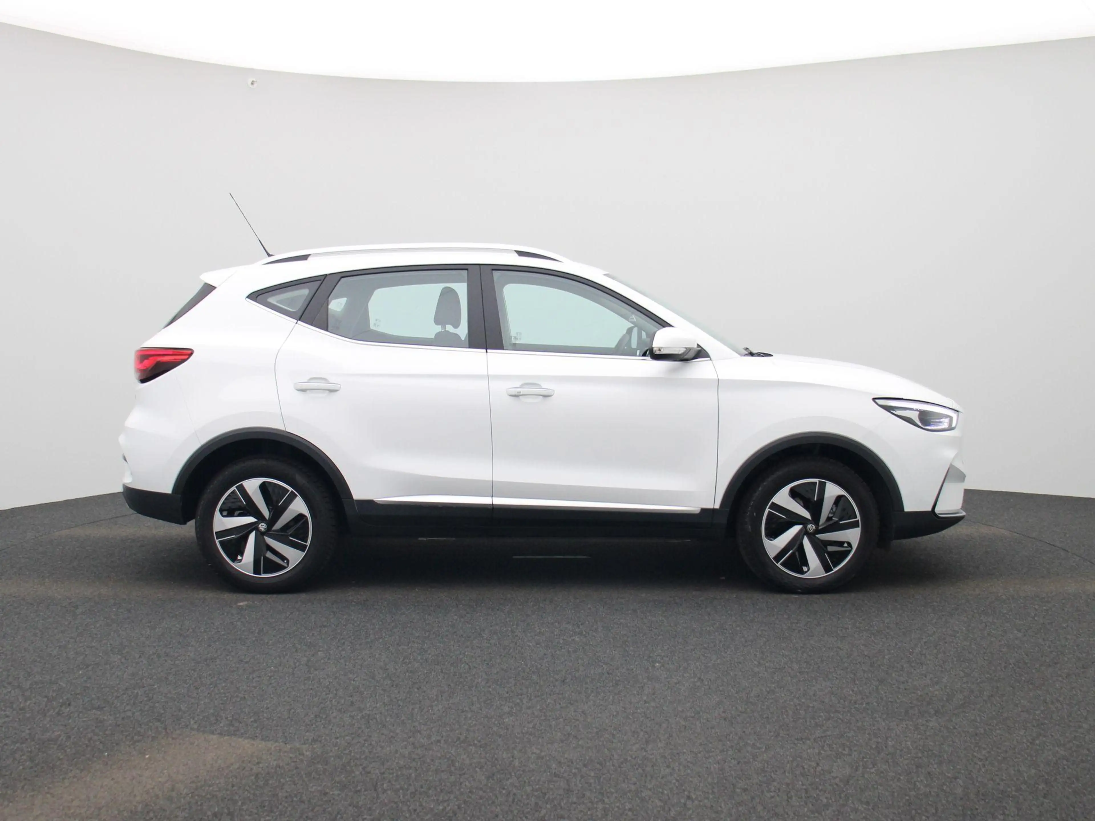 MG ZS Standard Range 51 kWh Comfort — photo 6