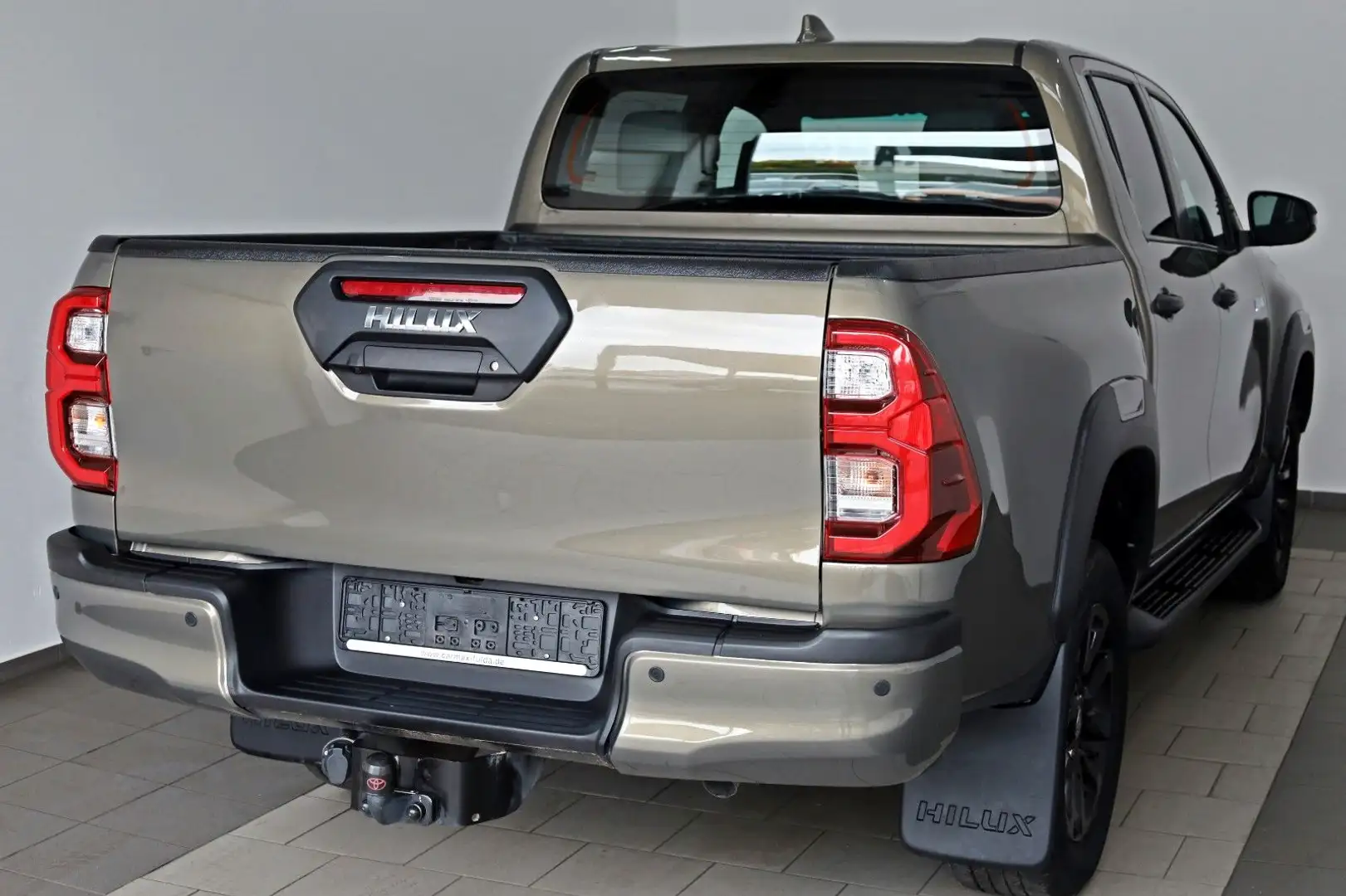 Toyota Hilux 2.8 D-4D Invincible,DOKA,Leder,Nav,ACC,AHK Brun - 2