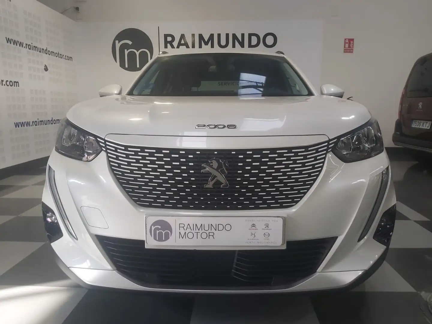 Peugeot 2008 Allure Pack Eléctrico 100kW Blanco - 2