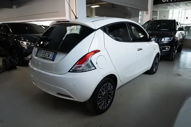 Lancia Ypsilon view 7