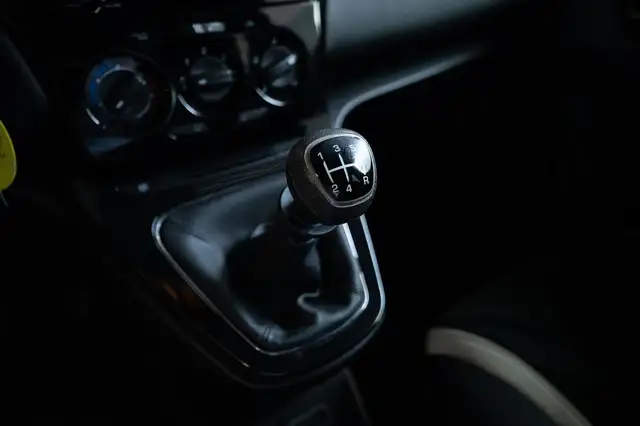 Lancia Ypsilon view 9