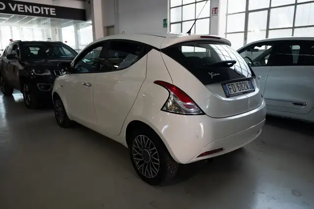 Lancia Ypsilon view 8