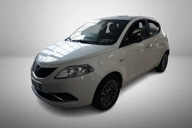 Lancia Ypsilon view 3