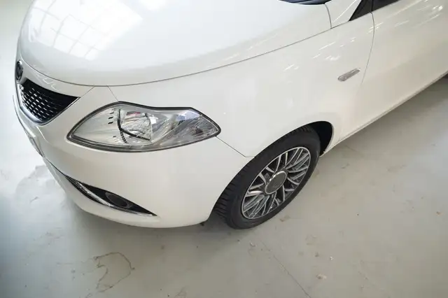 Lancia Ypsilon view 11