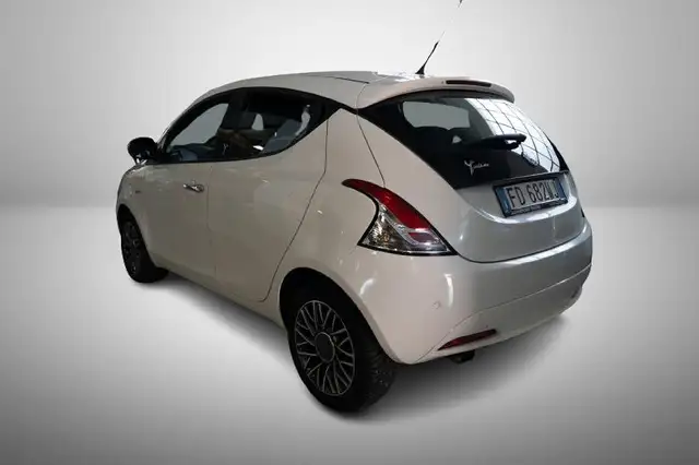 Lancia Ypsilon view 2