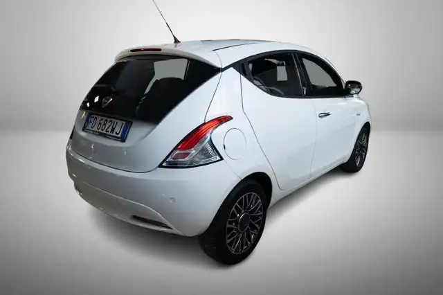 Lancia Ypsilon view 4