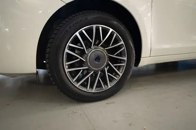 Lancia Ypsilon view 12