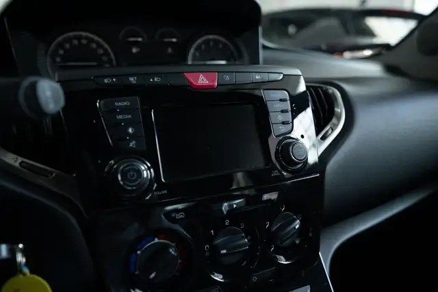 Lancia Ypsilon view 10