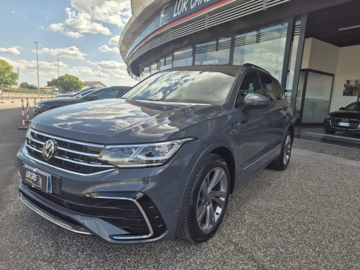 Volkswagen Tiguan 2.0 TDI 150 CV SCR DSG R-Line Grigio - 1