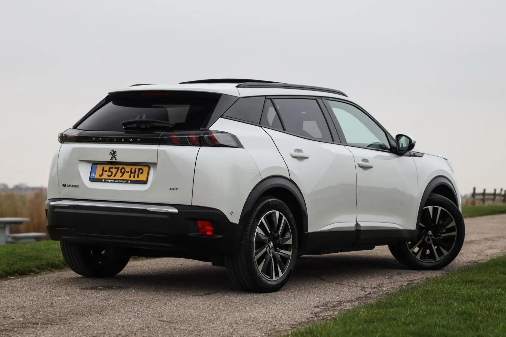 Peugeot e-2008 EV GT 50 kWh ✅ Pano ✅ ACC ✅ LED Weiß - 2
