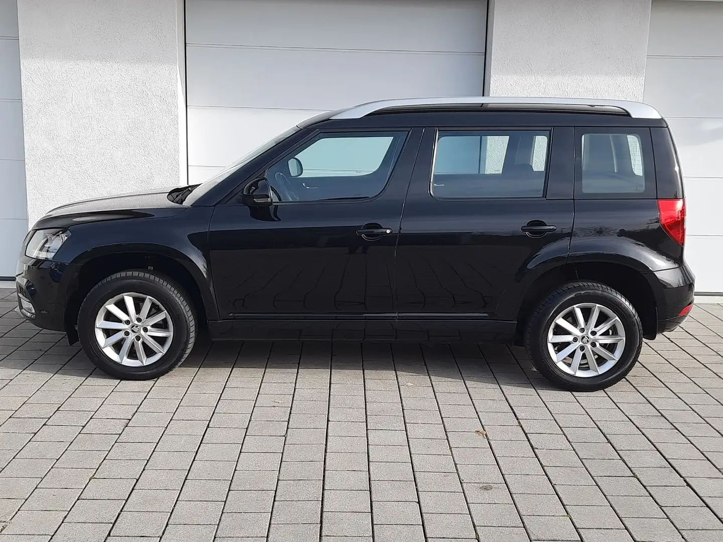 Skoda Yeti 4x4 2.0TDI/Off-Road As/Klima/AhK/Kam Schwarz - 2