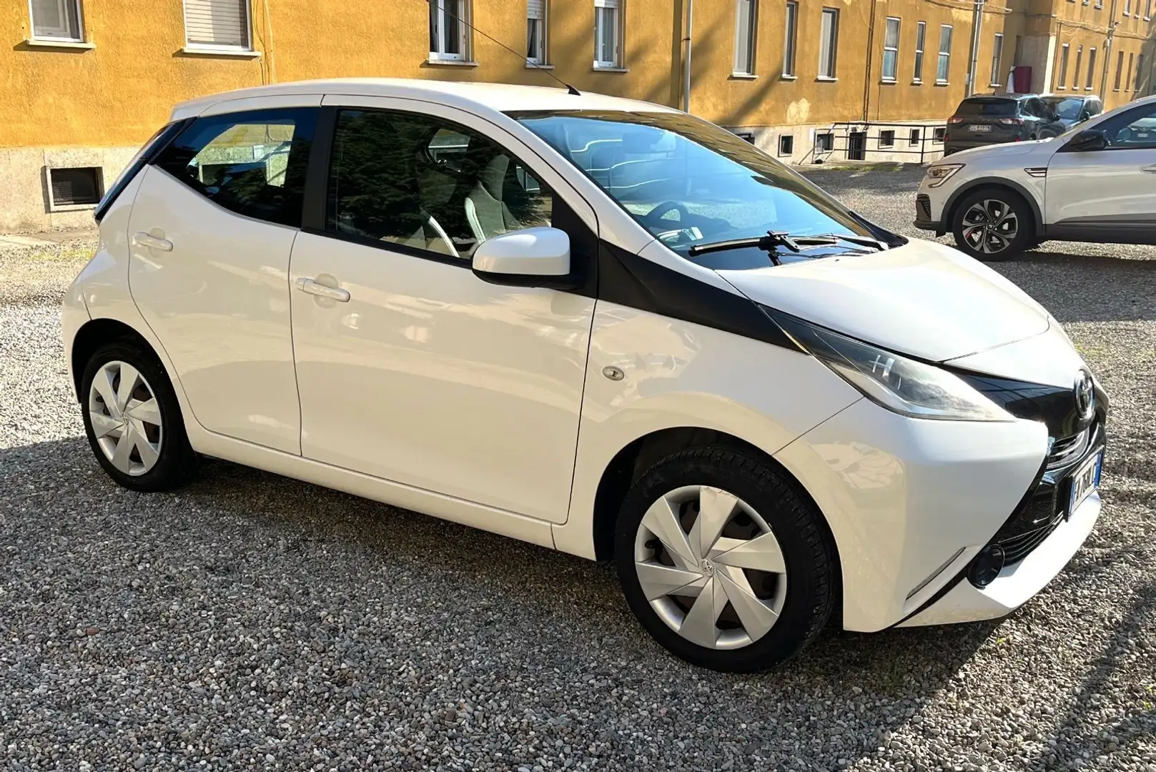 Toyota Aygo 5p 1.0 x-play my15 - 1