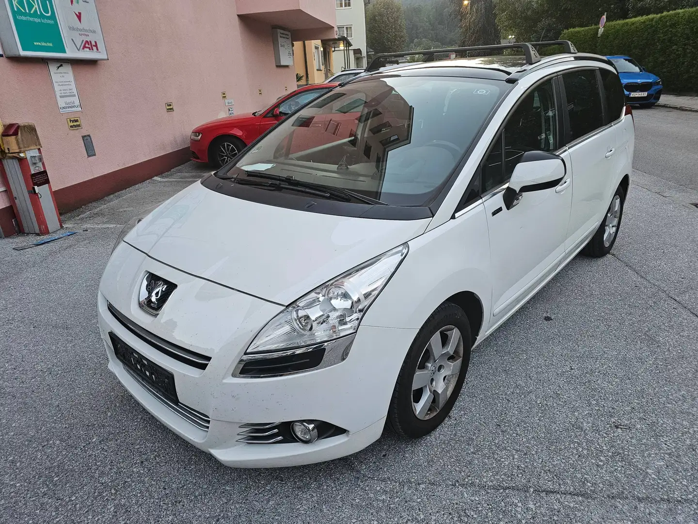 Peugeot 5008 5008 1,6 HDI 115 FAM HDi 115 7 Sitze Panorama Navi Weiß - 1