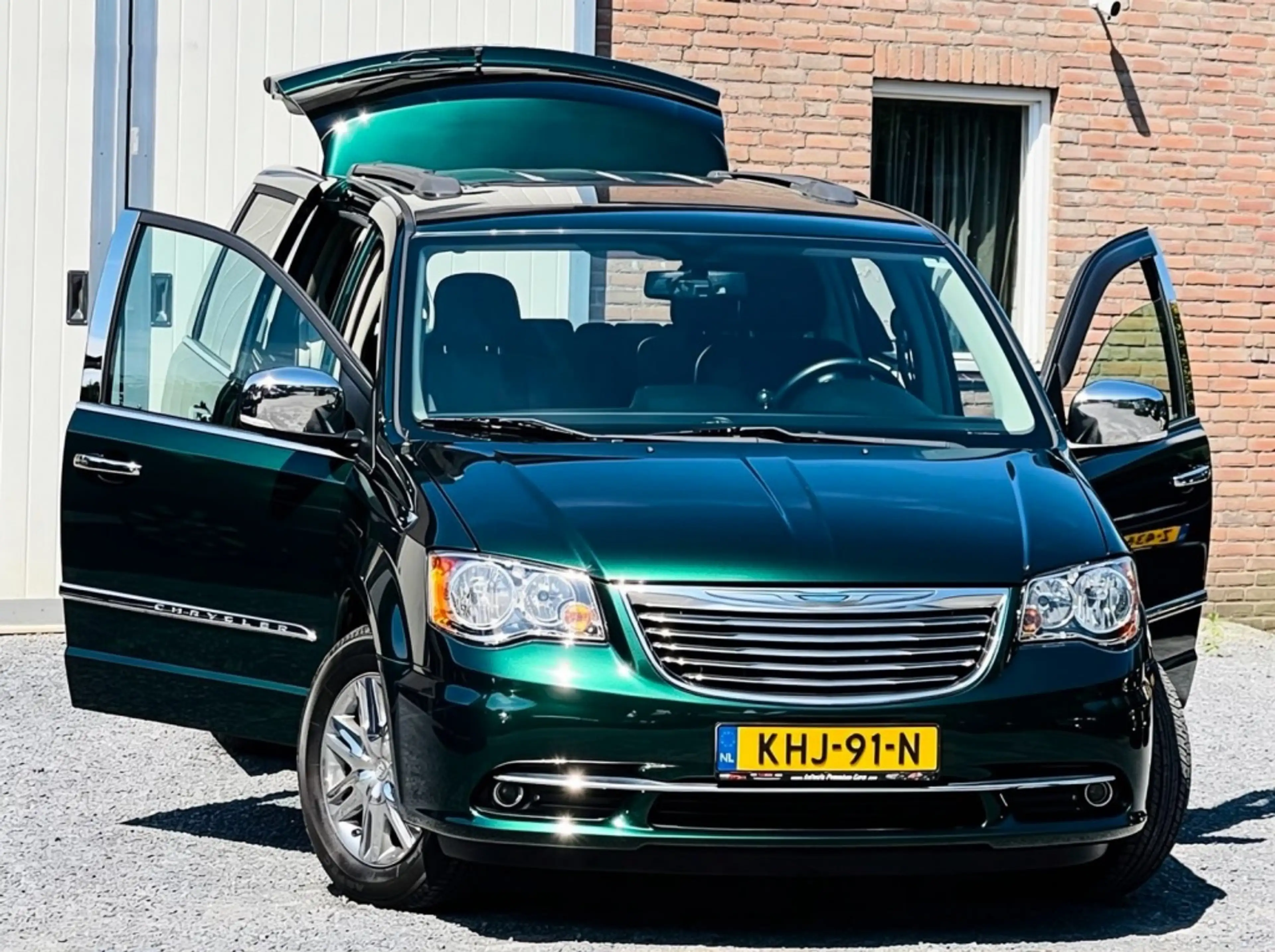 Chrysler Grand Voyager 3.6 V6 LIMITED J.DAIMLER EMERALD-GREEN TV/DVD/HDMI — photo 3