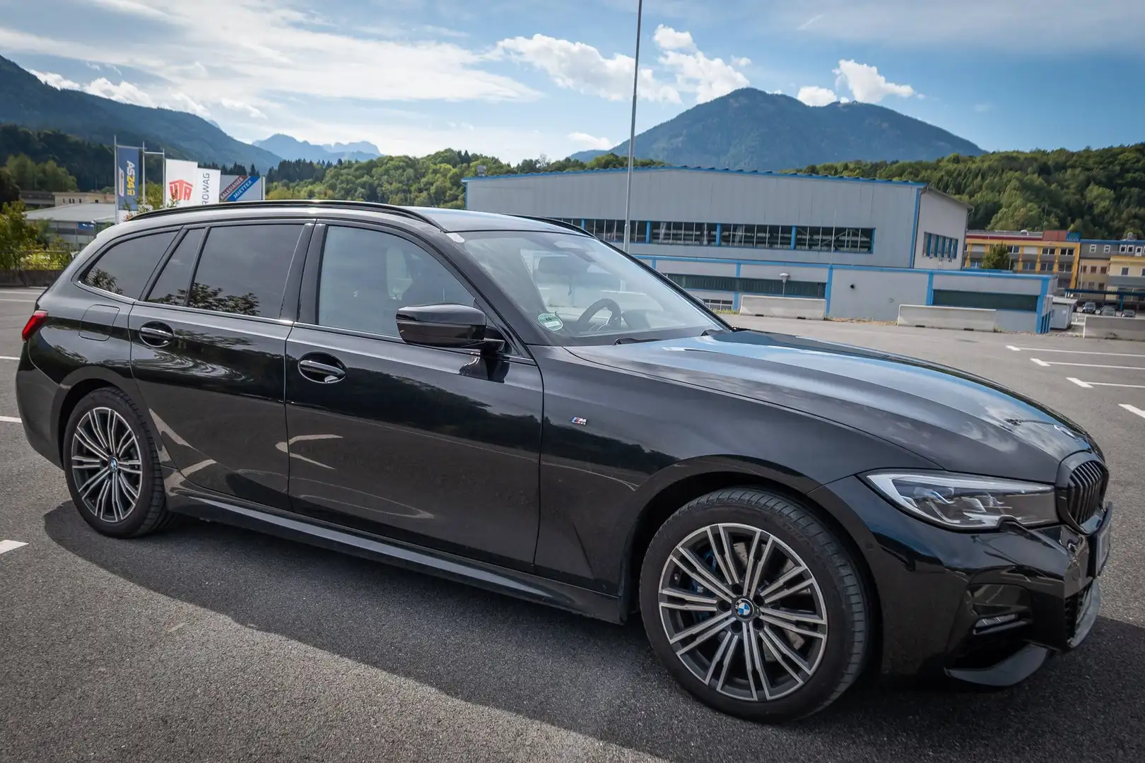 BMW 330 330 e xDrive M Sport Schwarz - 2