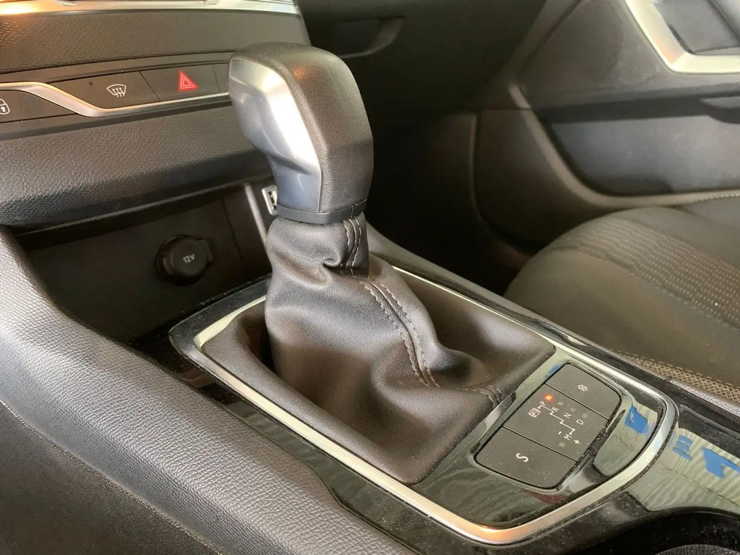 Peugeot 308 1.2 PureTech S&S Active EAT6 130 Gris - 2