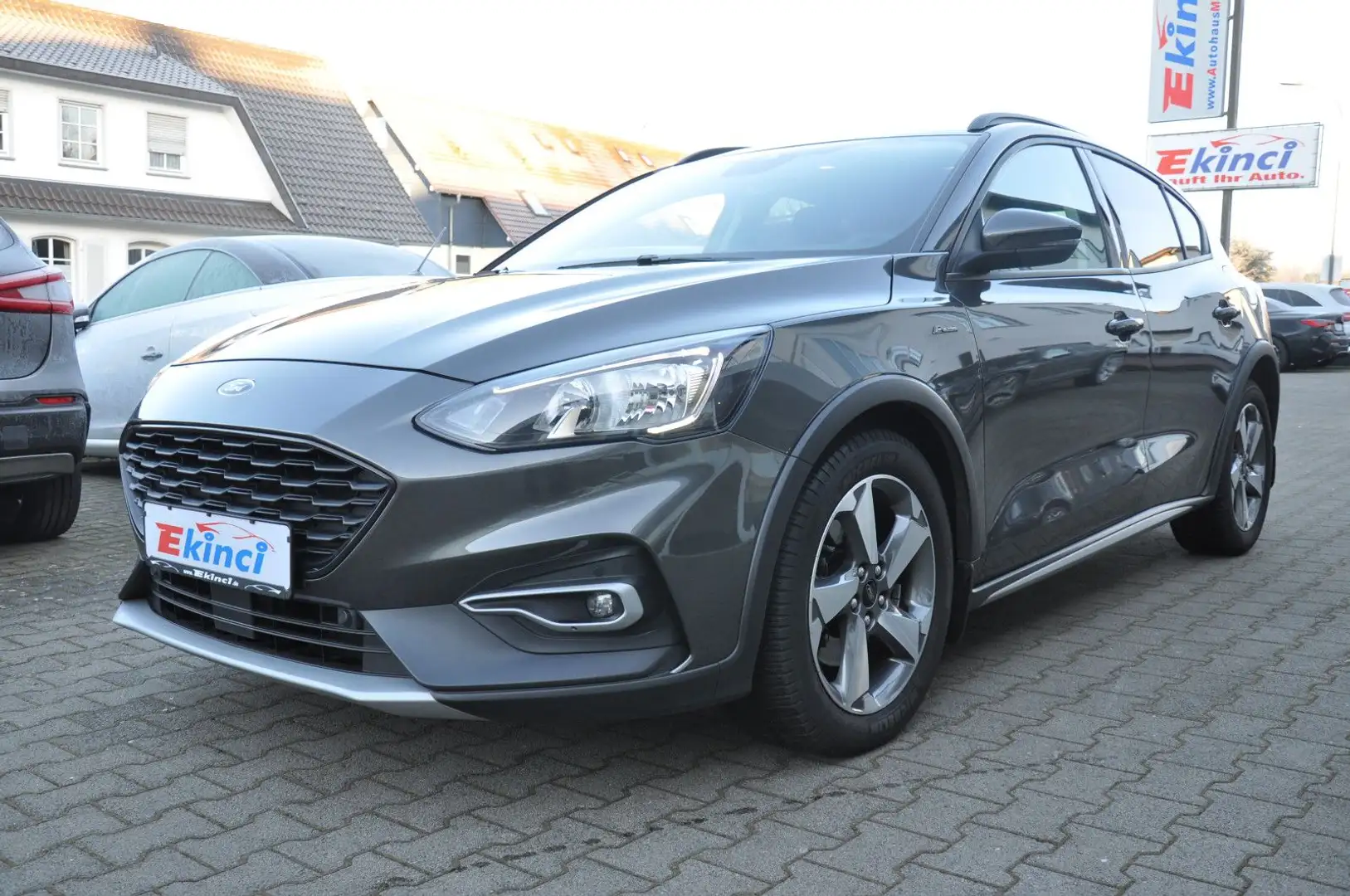 Ford Focus Lim. Active Grau - 1