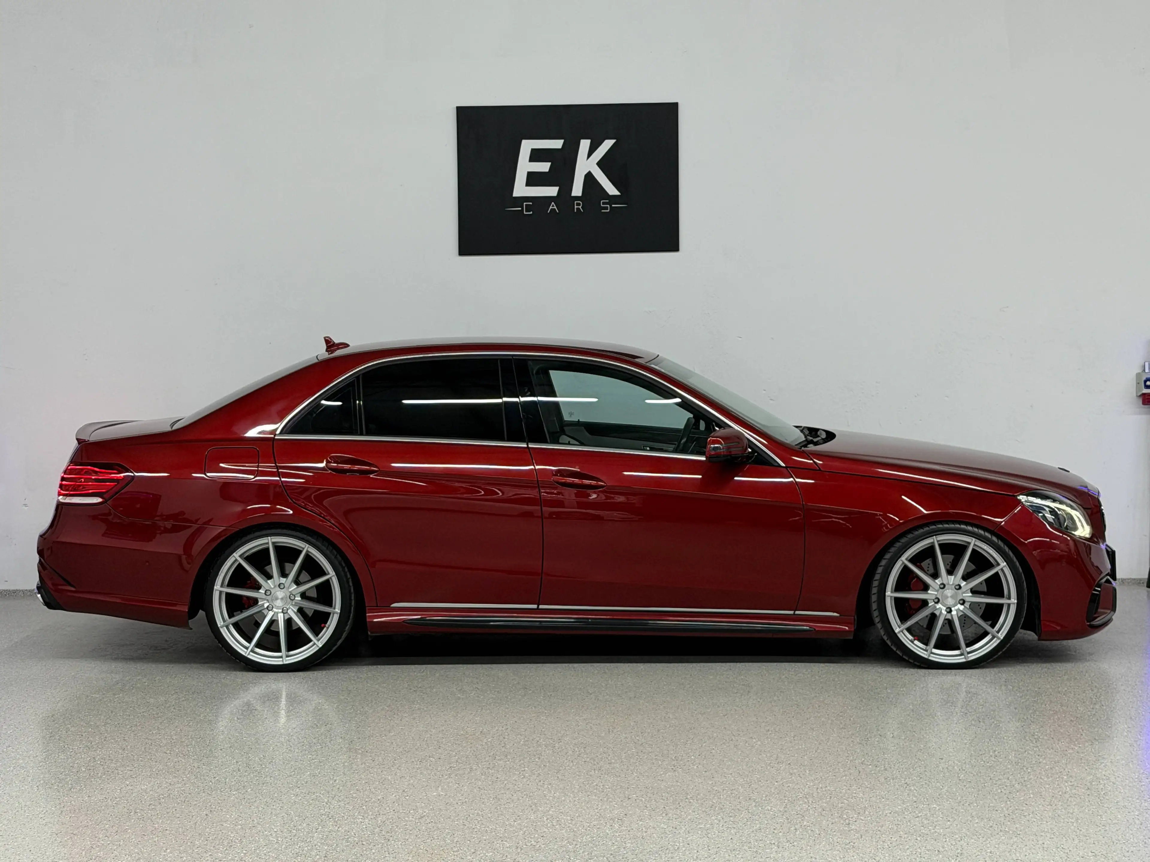 Mercedes-Benz E 400 AUT. AMG-LINE *20-ZOLL* *SITZH* *NAVI* *TOTWINKEL* *LED* — photo 4