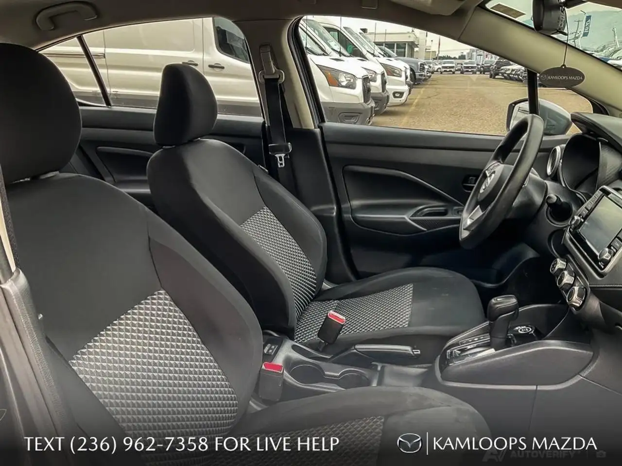 Nissan Versa fotografie Nissan Versa