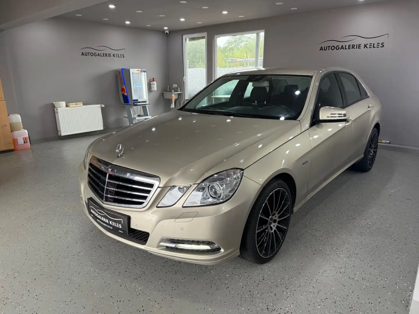 Mercedes-Benz E 350 Lim. E 350 BlueEfficiency 4Matic SPUR*TOTW Beige - 2