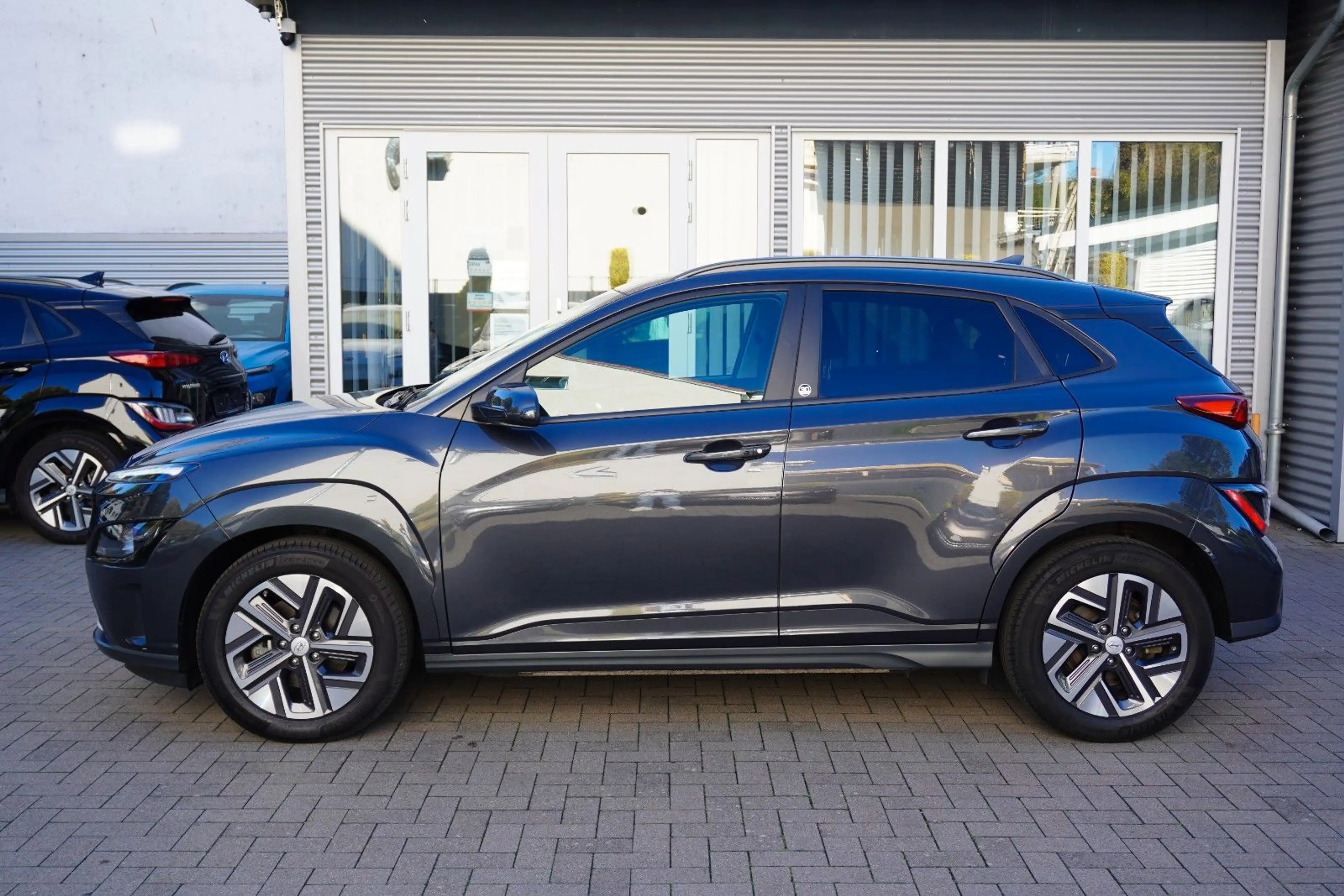 Hyundai KONA KONA 30 Plus W-pump 3Phasen Navi KRELL Lenk+SHZ — photo 3