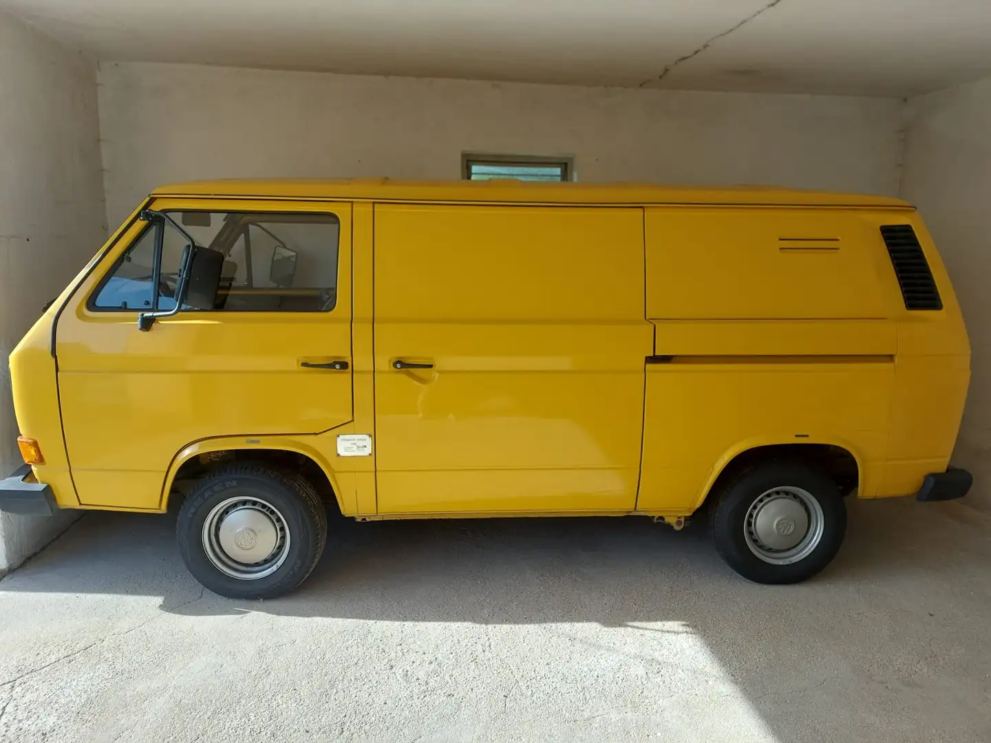 Volkswagen T3 Kastenwagen Jaune - 1