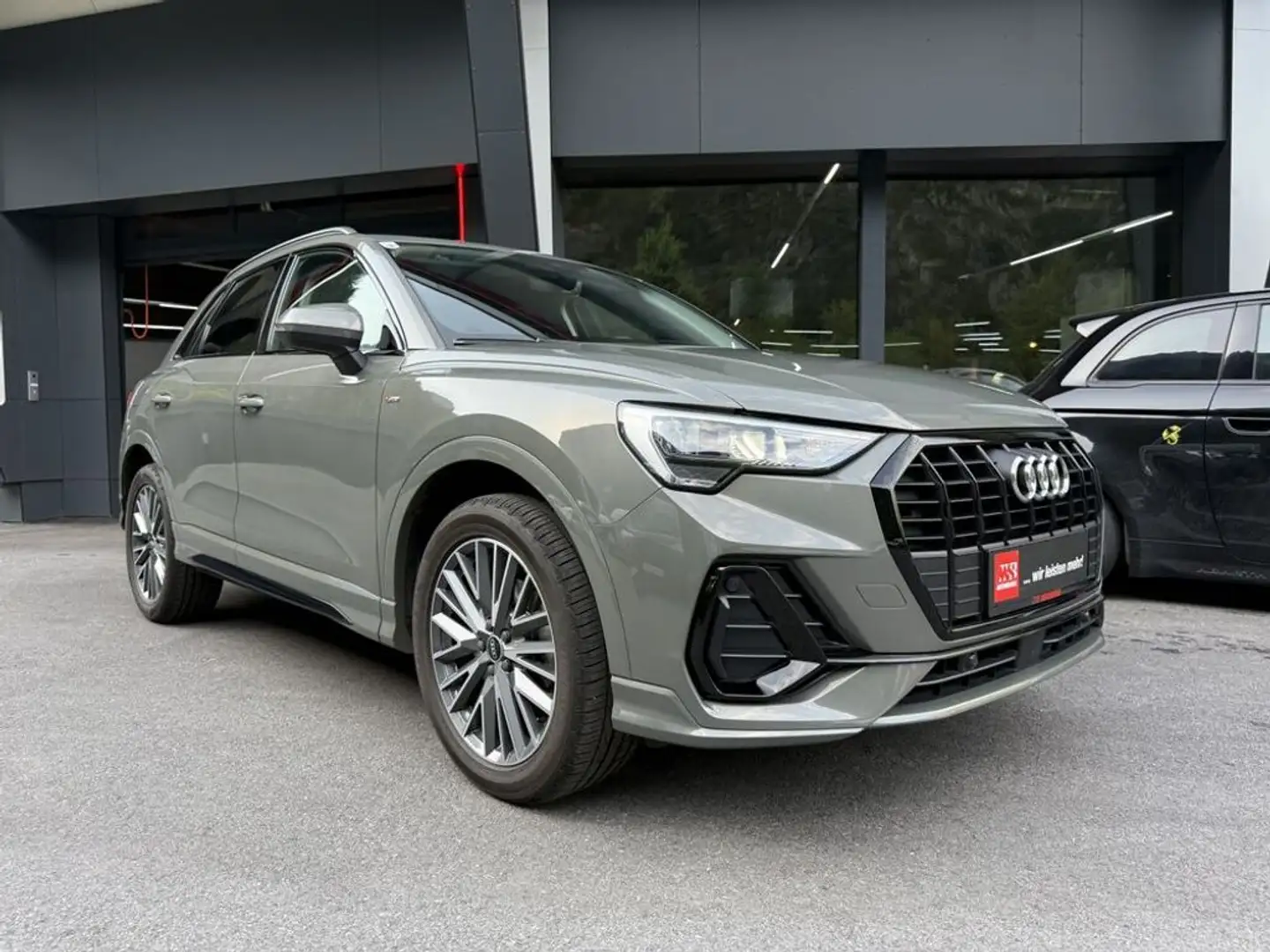 Audi Q3 35 TFSI S line *STANDHEIZUNG*LED* Grau - 1