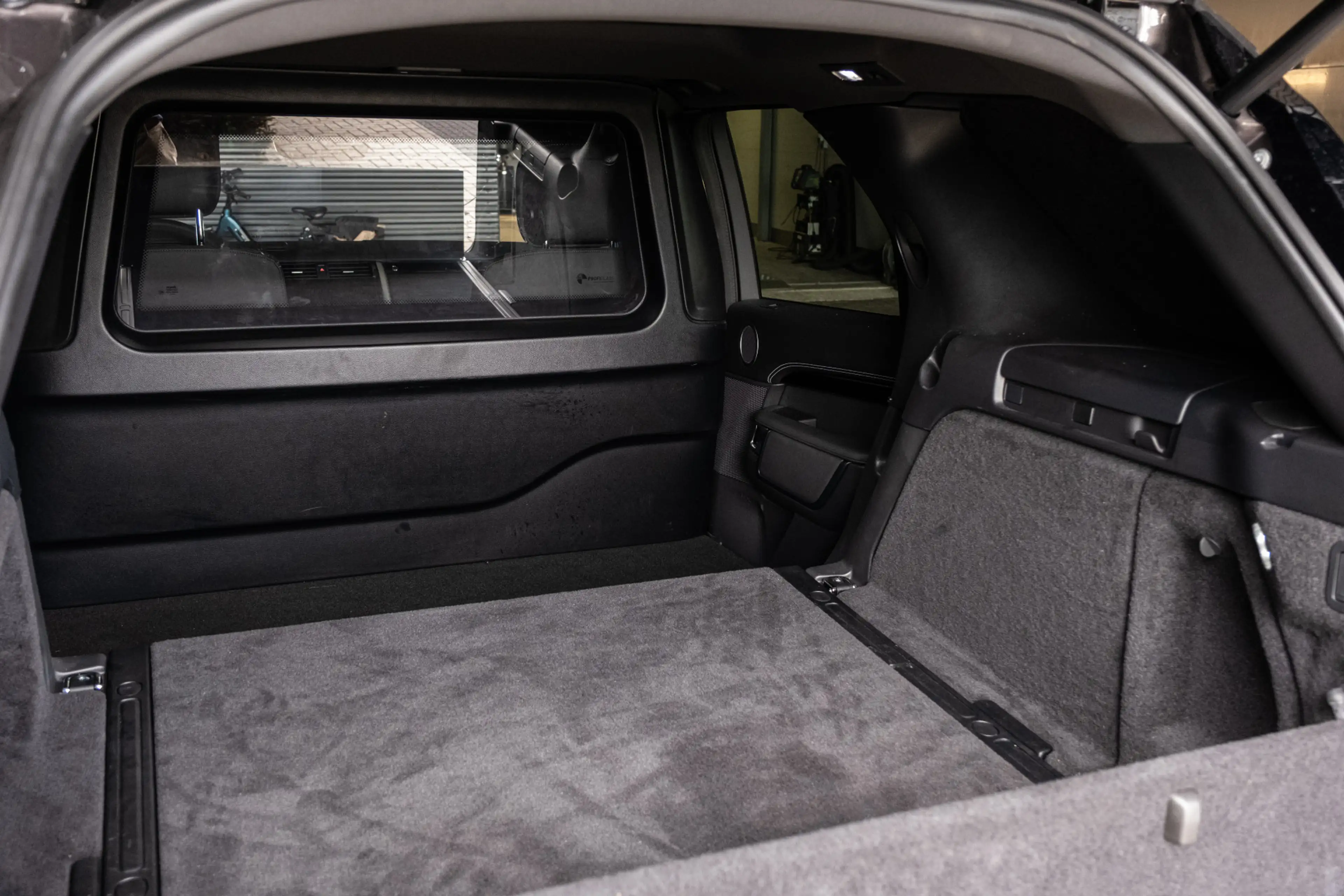 Land Rover Discovery D300 R-Dynamic SE | Zakelijk voordeel. Premium bel — photo 15